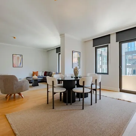 Lejlighed Spacious New-build With 3 Bedrooms And 2 Bathrooms, Minutes From Taksim Square