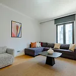 Spacious New-build With 3 Bedrooms And 2 Bathrooms, Minutes From Taksim Square Lägenhet