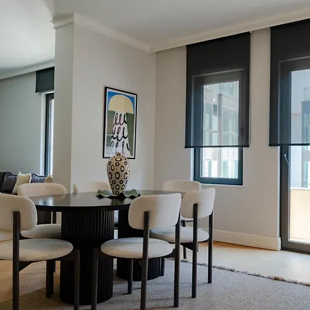 Апартаменты Spacious New-build With 3 Bedrooms And 2 Bathrooms, Minutes From Taksim Square Стамбул