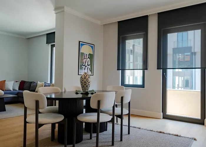 Апартаменты Spacious New-build With 3 Bedrooms And 2 Bathrooms, Minutes From Taksim Square Стамбул