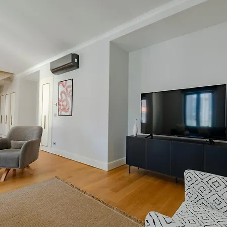 Spacious New-build With 3 Bedrooms And 2 Bathrooms, Minutes From Taksim Square アパート *